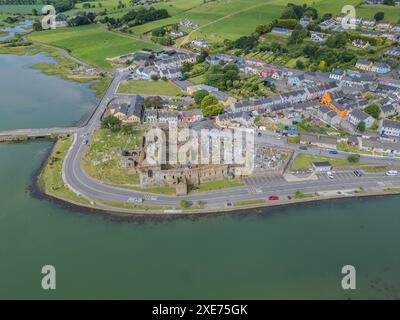 Villaggio di Timoleague e antica abbazia fransiaca in alta marea, giugno 2024 Foto Stock