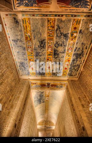 Rilievi, soffitto del corridoio, Tomba dei Ramses IV, KV2, Valle dei Re, Antica Tebe, sito patrimonio dell'umanità dell'UNESCO, Luxor, Egitto, Nord Africa, Afric Foto Stock