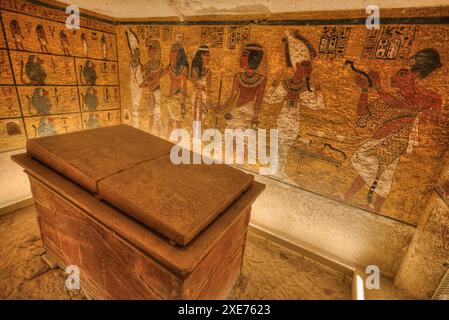 Sarcofago del faraone Tutankhamon, Tomba di Tutankhamon Re Tut, KV62, Valle dei Re, Antica Tebe, sito patrimonio dell'umanità dell'UNESCO, Luxor, Egitto, Foto Stock