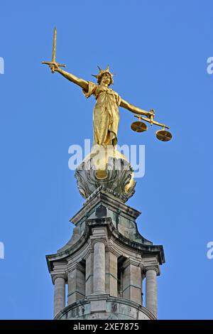 Statua della giustizia, Old Bailey, Central Criminal Court, Londra, Inghilterra, Regno Unito, Europa Foto Stock