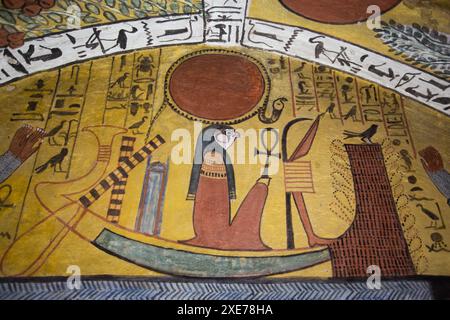 Dipinti murali, Tomba di Sennedjem, TT1, Deir el-Medina, Antica Tebe, sito patrimonio dell'umanità dell'UNESCO, Luxor, Egitto, Nord Africa, Africa Foto Stock