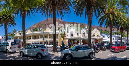 Architettura colorata in St. George's Street, Simon's Town, Cape Town, Western Cape, Sud Africa, Africa Foto Stock