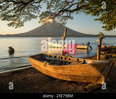 Vista del vulcano Concepcion al tramonto, dell'isola Ometepe, dello stato di Rivas, del Nicaragua, dell'America centrale Foto Stock