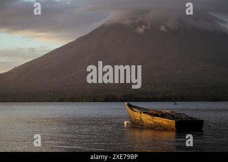 Vista del vulcano Concepcion al tramonto, dell'isola Ometepe, dello stato di Rivas, del Nicaragua, dell'America centrale Foto Stock