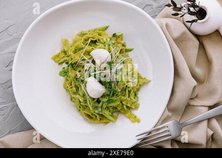 Pasta con mozzarella sulla vista dall'alto Foto Stock