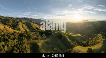 Vista aerea delle montagne, della provincia di Alajuela, della Costa Rica, dell'America centrale Foto Stock