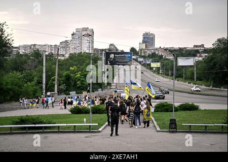 Non esclusiva: ZAPORIZHZHIA, UCRAINA - 23 GIUGNO 2024 - campagna dimostrativa per il personale militare prigioniero della guarnigione di Mariupol, altri prigionieri Foto Stock