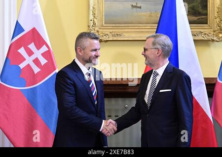 Praha, Repubblica Ceca. 26 giugno 2024. Il primo ministro ceco Petr fiala, a destra, incontra il neoeletto presidente slovacco Petr Pellegrini a Praga, Repubblica Ceca, 26 giugno 2024. Crediti: Roman Vondrous/CTK Photo/Alamy Live News Foto Stock