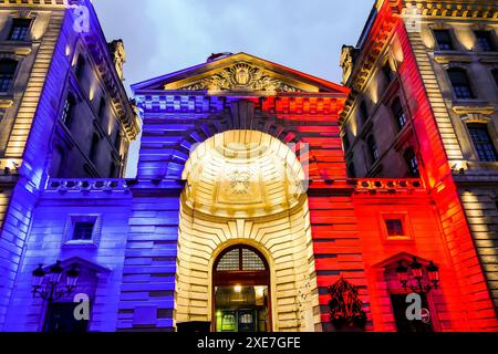 Bandiera francese luce edificio colorato , Foto immagine di una bellissima vista panoramica di Parigi Città Metropolitana Foto Stock