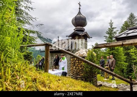 La via Crucis nel quartiere Grossarl di Au è un luogo di riposo che fu costruito dal muratore Schorsch (Georg Gruber) su sua iniziativa per molti anni. Lambach, Großarl, Salisburgo, Austria Foto Stock