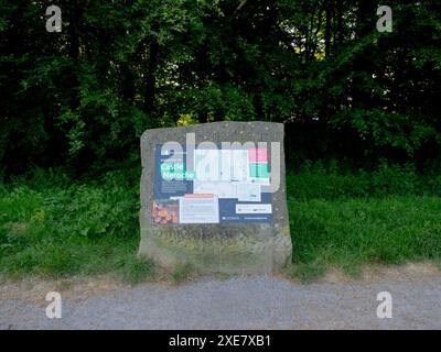 Cartello informativo per l'ingresso al castello di Neroche, Buckland St Mary, Chard, Somerset, Regno Unito Foto Stock