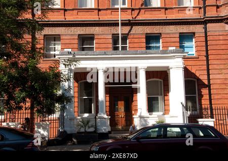 Ingresso al Great Ormond Street Hospital for Sick Children - il primo ospedale per bambini costruito in Gran Bretagna Foto Stock