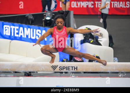 Minneapolis, Minnesota, Stati Uniti. 26 giugno 2024. SIMONE BILES partecipa a una sessione di allenamento in vista dei test di ginnastica olimpica degli Stati Uniti del 2024 al Target Center di Minneapolis. (Immagine di credito: © Steven Garcia/ZUMA Press Wire) SOLO PER USO EDITORIALE! Non per USO commerciale! Foto Stock