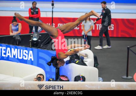 Minneapolis, Minnesota, Stati Uniti. 26 giugno 2024. SIMONE BILES partecipa a una sessione di allenamento in vista dei test di ginnastica olimpica degli Stati Uniti del 2024 al Target Center di Minneapolis. (Immagine di credito: © Steven Garcia/ZUMA Press Wire) SOLO PER USO EDITORIALE! Non per USO commerciale! Foto Stock