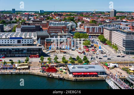 Kiel, 26 anni. 24 giugno Impressionen von der Kieler Woche aus der Innenstadt an der Hörn und am Rathaus *** Kiel, 26 giu 24 Impression of the Kieler Woche dal centro della città presso il Hörn e il municipio Foto Stock