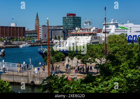 Kiel, 26 anni. 24 giugno Impressionen von der Kieler Woche aus der Innenstadt an der Hörn und am Rathaus *** Kiel, 26 giu 24 Impression of the Kieler Woche dal centro della città presso il Hörn e il municipio Foto Stock