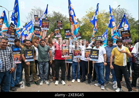 Gurugram, India. 13 dicembre 2024. GURUGRAM, INDIA - GIUGNO 25: I lavoratori del Congresso dei giovani indiani protestano per annullare l'esame NEET e chiedono le dimissioni del ministro dell'istruzione dell'India Dharmendra Pradhan ad Agrasen chowk vicino alla scuola governativa (ragazzi) il 25 giugno 2024 a Gurugram, India. (Foto di Parveen Kumar/Hindustan Times/Sipa USA) credito: SIPA USA/Alamy Live News Foto Stock