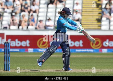 Tammy Beaumont dell'Inghilterra in azione di battuta durante il primo giorno Internazionale della Metro Bank tra Inghilterra e nuova Zelanda al Seat Unique Riverside, Chester le Street, mercoledì 26 giugno 2024. (Foto: Robert Smith | mi News) crediti: MI News & Sport /Alamy Live News Foto Stock