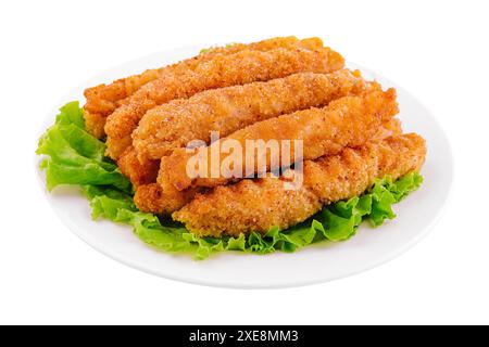 Pepite di pollo su lattuga isolate su bianco Foto Stock