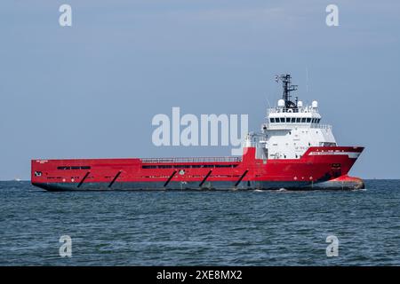 Nave di rifornimento della piattaforma Dina Supporter inbound Den Helder, Paesi Bassi Foto Stock