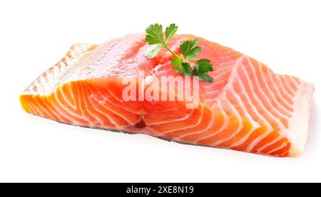 Filetto di salmone isolato su fondo bianco. Il file contiene il percorso di ritaglio. Foto Stock