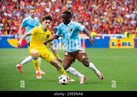 Jeremy Doku (Belgien, #22) im Zweikampf mit Mykola Shaparenko (Ucraina, #19), GER, Ucraina (UKR) vs Belgio (BEL), Fussball Europameisterschaft, UEFA EURO 2024, gruppo e, 3. Spieltag, 26.06.2024 foto: Eibner-Pressefoto/Michael Memmler Foto Stock