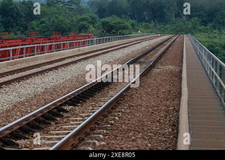 2009 novembre 28, Bandung, Indonesia: Prospettiva delle ferrovie. Foto Stock