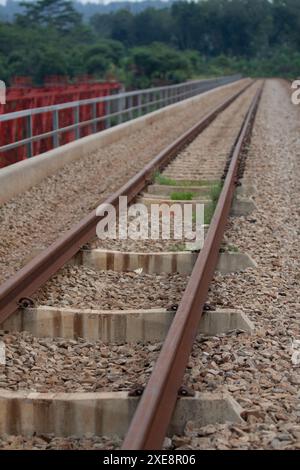 2009 novembre 28, Bandung, Indonesia: Prospettiva delle ferrovie. Foto Stock