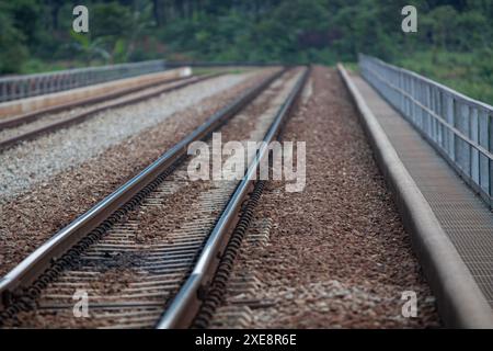 2009 novembre 28, Bandung, Indonesia: Prospettiva delle ferrovie. Foto Stock