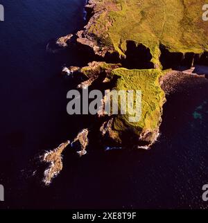 Brough of Deerness, una parrocchia quoad sacra e penisola situata a Mainland, Orcadi, Isole Orcadi, Scozia, Regno Unito. Con tracce di un insediamento, che circonda i resti visibili di una cappella del X secolo Foto Stock