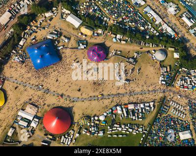 Veduta aerea del Glastonbury Festival, sabato 26 giugno 2010, Pilton, vicino a Glastonbury, Inghilterra, Regno Unito Foto Stock