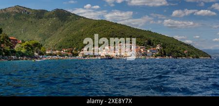 Moscenicka Draga, Croazia - 11 agosto 2022: Villaggio di Moscenicka draga in estate. Istria. Mare Adriatico. Baia del Quarnero. Croati Foto Stock