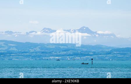 Lago di Costanza vicino a Friedrichshafen con Altmann e SÃ¤ntis Foto Stock