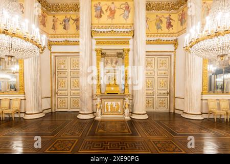 Sala da ballo Royal Palace. Interni antichi ed eleganti di lusso in stile vintage. Foto Stock