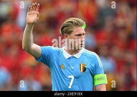 Stoccarda, Germania. 26 giugno 2024. Kevin De Bruyne (7) del Belgio riceve un pennarello verde in faccia durante una partita di calcio tra le squadre nazionali di Ucraina e Belgio, chiamata Red Devils nella terza partita del gruppo e nella fase a gironi del torneo UEFA Euro 2024, mercoledì 26 giugno 2024 a Stoccarda, Germania . Crediti: Sportpix/Alamy Live News Foto Stock