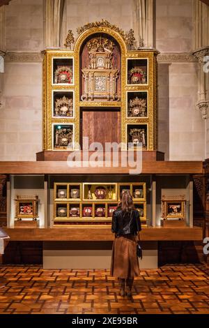 Pala d'altare reliquiaria con soldati della legione tebana e undicimila vergini del seguito di San Ãšrsula Foto Stock