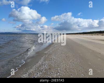 Ampia spiaggia naturale sul Mar Baltico Foto Stock