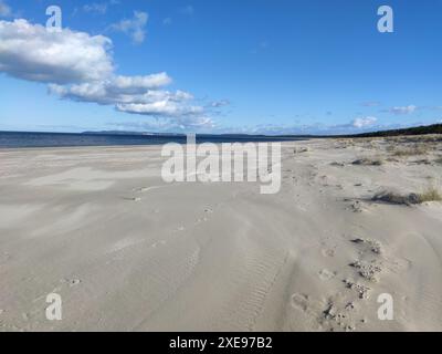 Ampia spiaggia naturale sul Mar Baltico Foto Stock