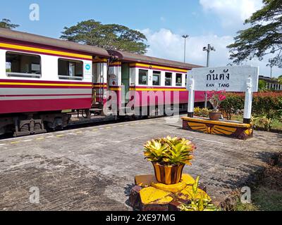 Kantang, Thailandia - 22 gennaio 2024: La storica stazione ferroviaria di Kantang a Trang, Thailandia. È l'ultima stazione della linea ferroviaria delle Andamane. Il Foto Stock