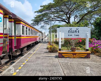 Kantang, Thailandia - 22 gennaio 2024: La storica stazione ferroviaria di Kantang a Trang, Thailandia. È l'ultima stazione della linea ferroviaria delle Andamane. Il Foto Stock