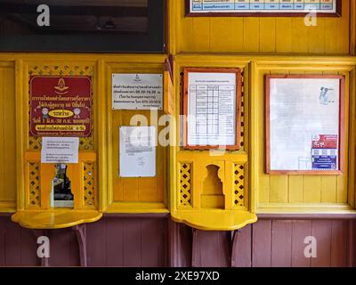 Kantang, Thailandia - 22 gennaio 2024: La storica stazione ferroviaria di Kantang a Trang, Thailandia. È l'ultima stazione della linea ferroviaria delle Andamane. Il Foto Stock