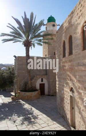 Nebo Musa, moschea e vecchio caravanserraglio. Luogo di sepoltura del profeta Mosè nel deserto della Giudea. Foto Stock