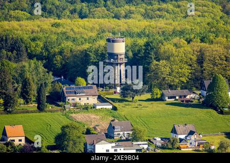 Vista aerea, torre idrica di Kermelberg nella foresta di Buchenholz e negli edifici residenziali, Rüdinghausen, Witten, regione della Ruhr, Renania settentrionale-Vestfalia, Germa Foto Stock