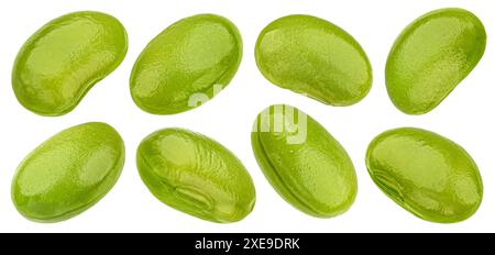 Fagioli edamame, soia verde isolata su sfondo bianco Foto Stock