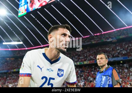 Monaco, Germania. 25 giugno 2024. Monaco di Baviera, Germania, 25 giugno 2024: Filip Mladenovic (25 Serbia) dopo la partita di calcio del gruppo C di UEFA EURO 2024 tra Danimarca e Serbia all'Arena di Monaco, Germania. (Sven Beyrich/SPP) credito: SPP Sport Press Photo. /Alamy Live News Foto Stock