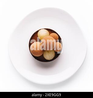 Palline di cioccolato - la torta si apre dall'alto Foto Stock