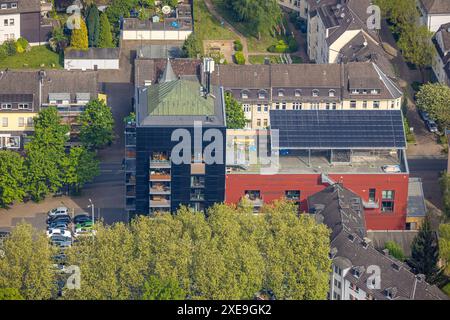 Vista aerea, nuovo complesso residenziale WE-House Herne con tetto solare, bunker Mont-Cenis, progetto di edilizia sostenibile, Sodingen, Herne, zona della Ruhr, nord Foto Stock