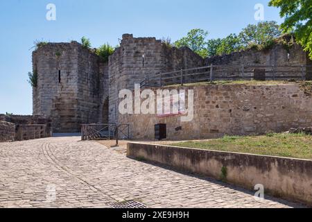 Porte Saint-Jean è una porta medievale situata a Château-Thierry, nel dipartimento di Aisne, nella regione dell'Hauts-de-France. Una volta servono le porte Saint-Jean Foto Stock