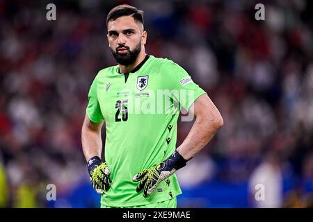 GELSENKIRCHEN, GERMANIA - GIUGNO 26: Giorgi Mamardashvili della Georgia guarda durante la partita del gruppo F - UEFA EURO 2024 tra Georgia e Portogallo all'Arena AufSchalke il 26 giugno 2024 a Gelsenkirchen, Germania. (Foto di Pablo Morano/BSR Agency) Foto Stock