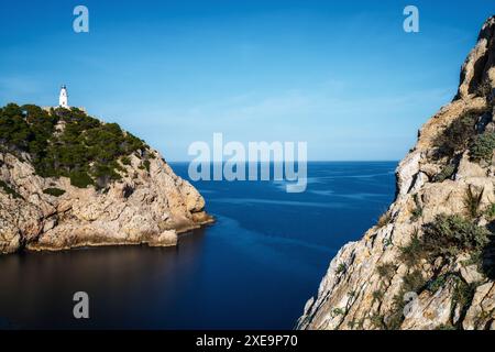 Vista della Punta de Capdepera e del faro nella parte orientale di Maiorca Foto Stock